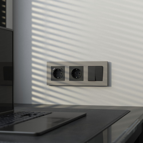 W0032917/ Рамка на 3 поста Slab (дымчатый софт) W0032917