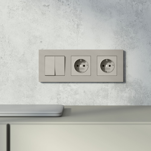 W0032917/ Рамка на 3 поста Slab (дымчатый софт) W0032917