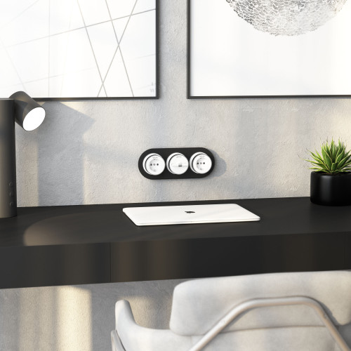 Розетка с заземлением (белый матовый/хром) W5871050