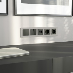 Рамка из стекла на 5 постов Senso дымчатый soft-touch W0053117