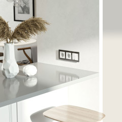 Розетка с заземлением и шторками (белый) W1271101