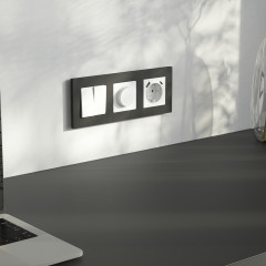 Розетка с заземлением, шторками и USB тип A+C (белый матовый) W1171761