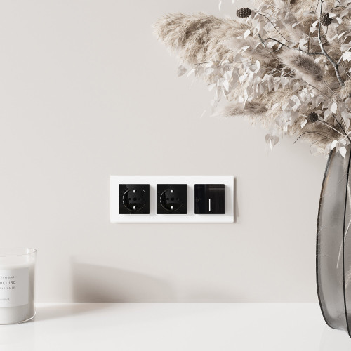 Розетка с заземлением, шторками и USB тип A+C (черный акрил) W1171748