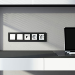 Рамка из поликарбоната на 5 постов Slab черный софт W0052908