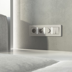 Рамка из поликарбоната на 4 поста Split дымчатый/белый, soft-touch W0043067